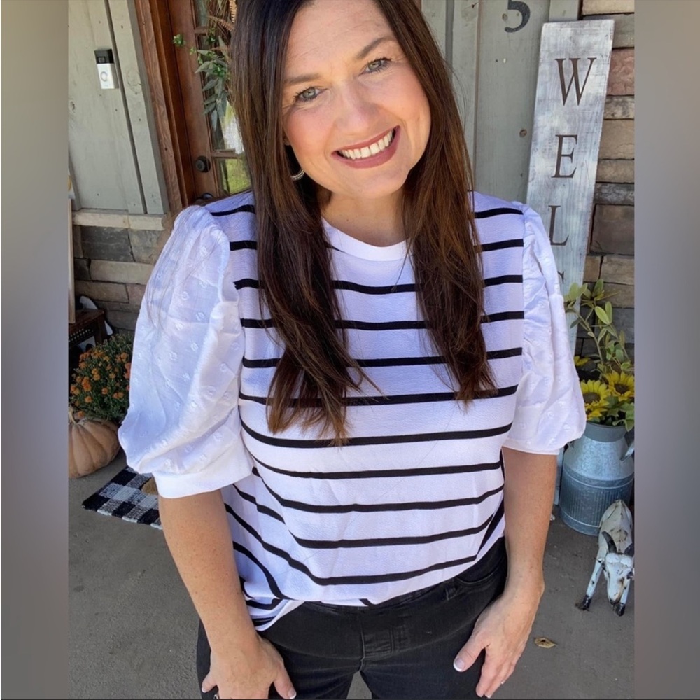 NWT! Black & White Striped Puff Sleeve Moriella Top! Small
